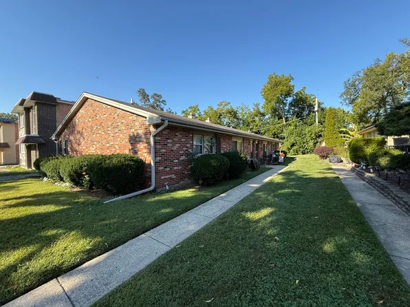 230 Troy Ln, Lombard, IL 60148