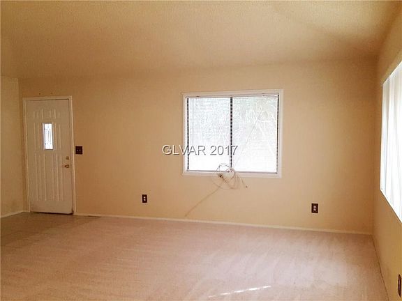 4th image of 1025 Willow Tree Dr Unit A
