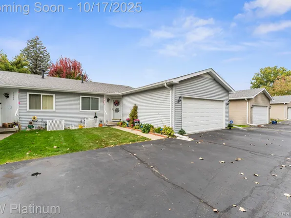 1660 New York Ave, Marysville, MI 48040