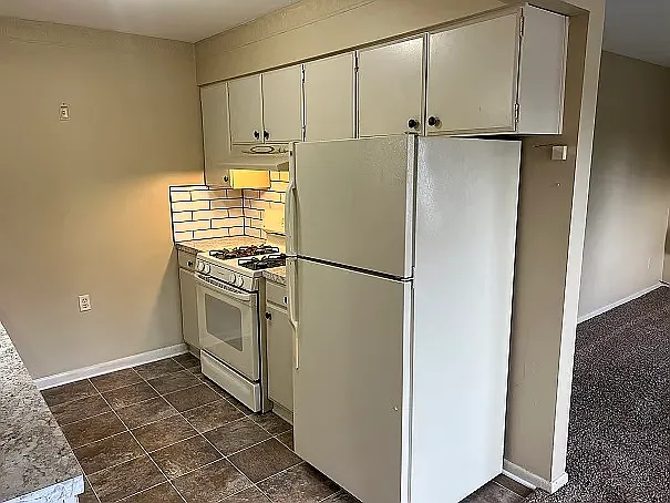 425 Shawmut Blvd NW — Photo 3