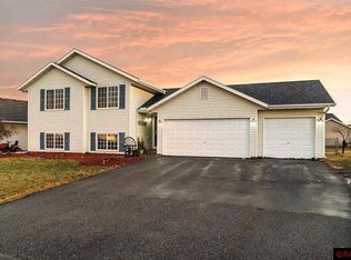 105 Gambrelle Ct, Mankato, MN 56001