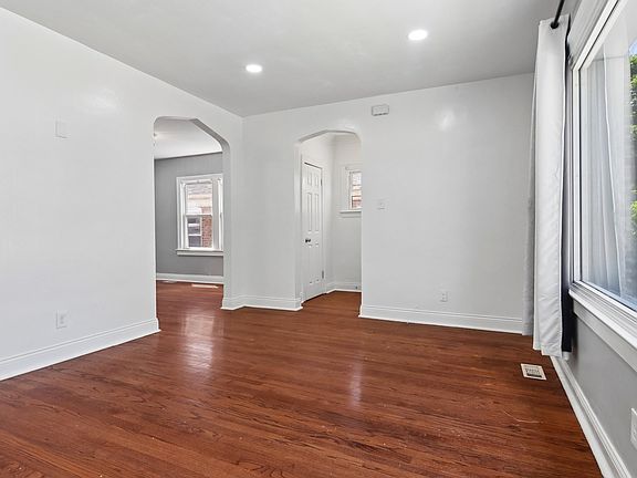 4th image of 9913 S Parnell Ave
