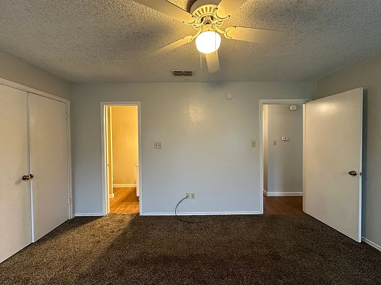 Barbara St 201 — Photo 11