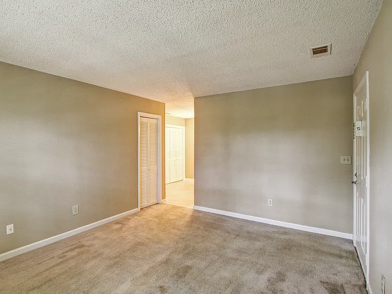 Summer Tree Apartment — Photo 8