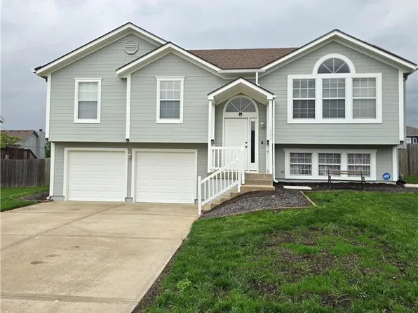 1208 Bradford Dr, Greenwood, MO 64034