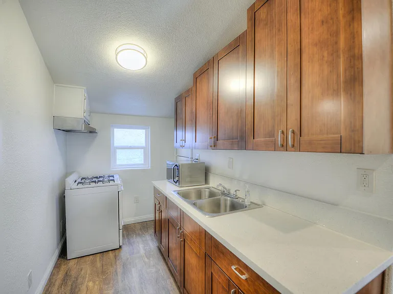 1827 Gardenia Ave #A — Photo 3