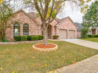 301 Jennifer Ln, Arlington, TX 76002