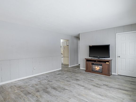 5th image of 419 Portland Rd