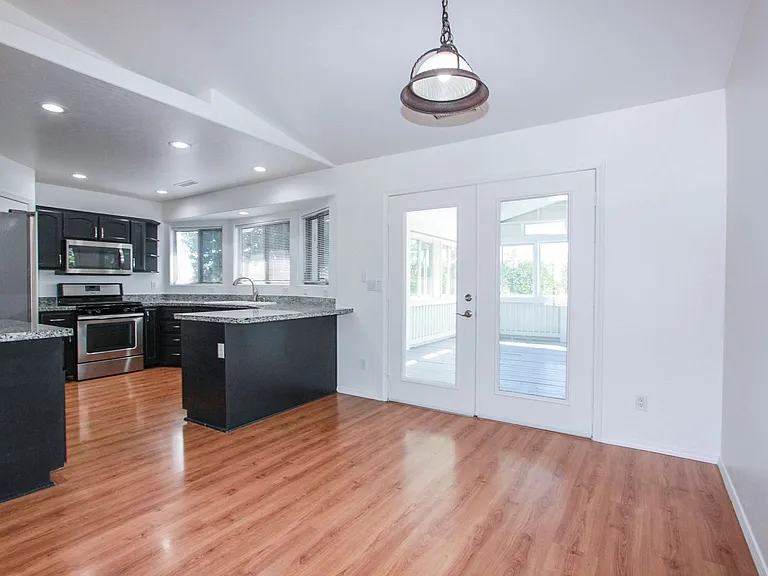 4266 N Saratoga Dr — Photo 6