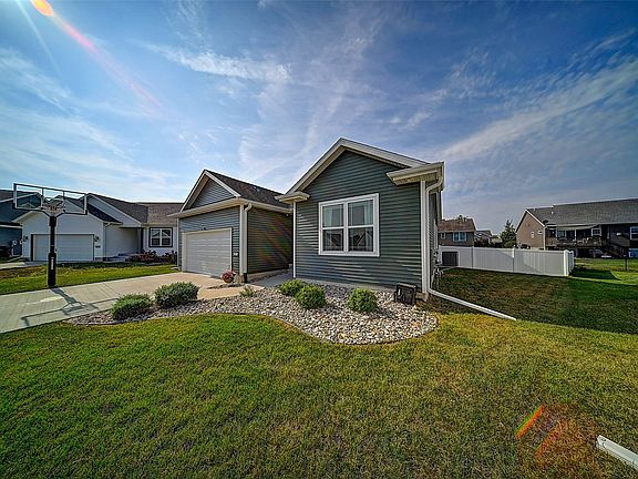 2nd image of 8809 Middlebury Ct NE