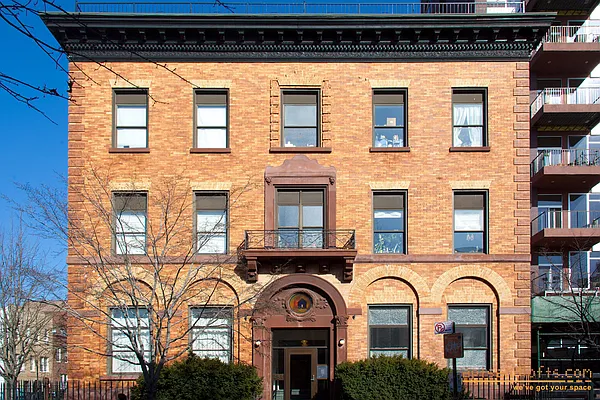 Rented by aptsandlofts.com | media 25