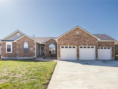 2250 Valley View Dr, Tonganoxie, KS, 66086
