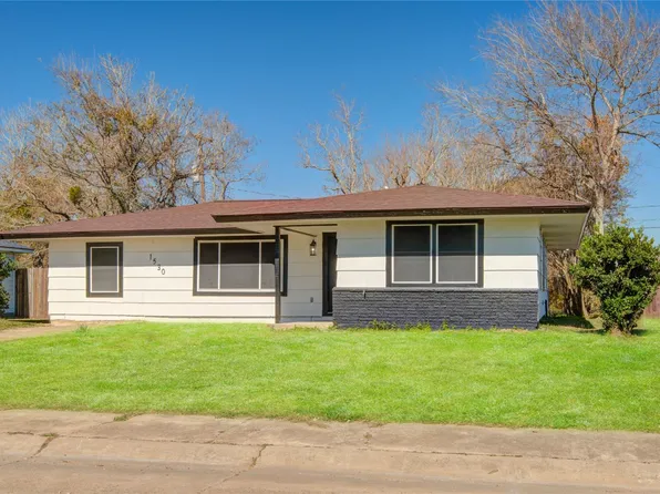1530 W 10th St, Freeport, TX 77541