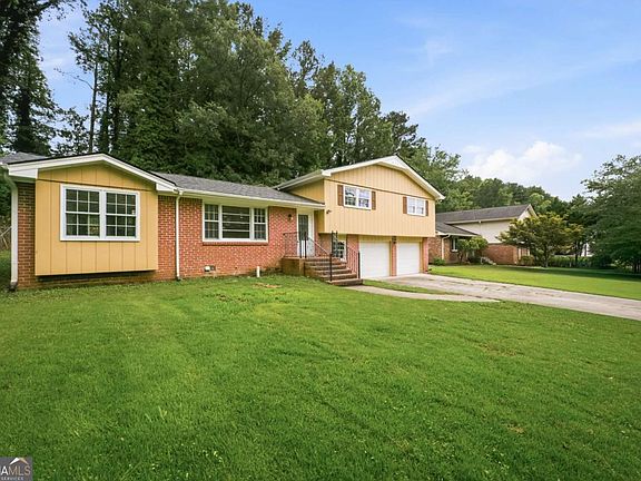 2nd image of 3816 Green Bay Dr