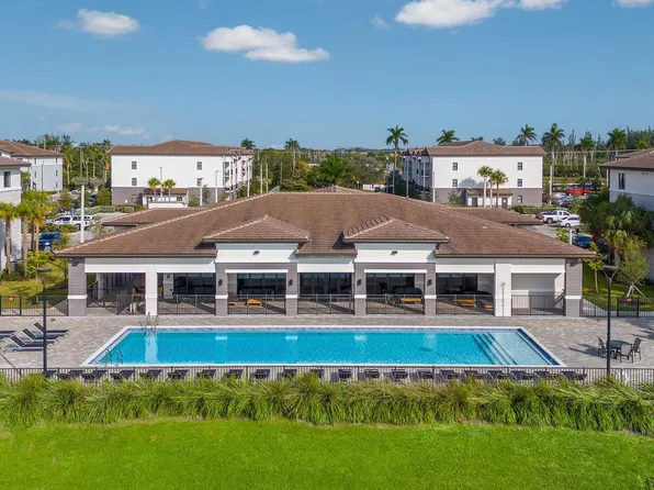 Vista Lago Apartments