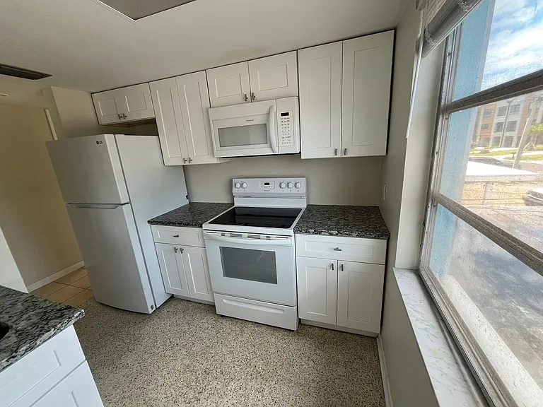 2301 Bay Blvd #2 — Photo 12