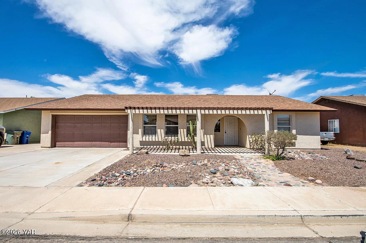 3 bed, 2.0 bath, 1592 sqft, $1,600 — Photo 1