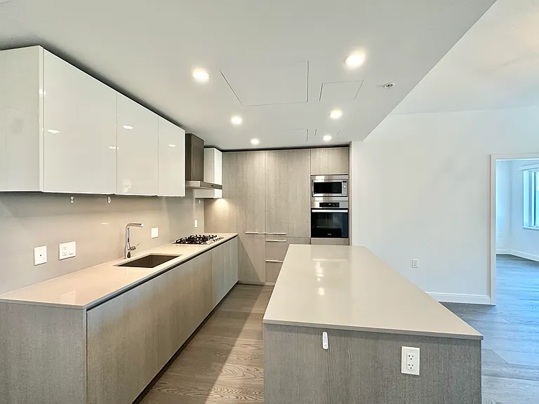 4908 Cambie St #304 — Photo 12
