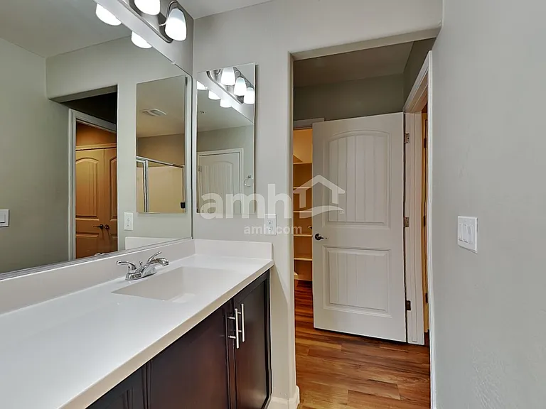 20740 W Thomas Rd — Photo 10
