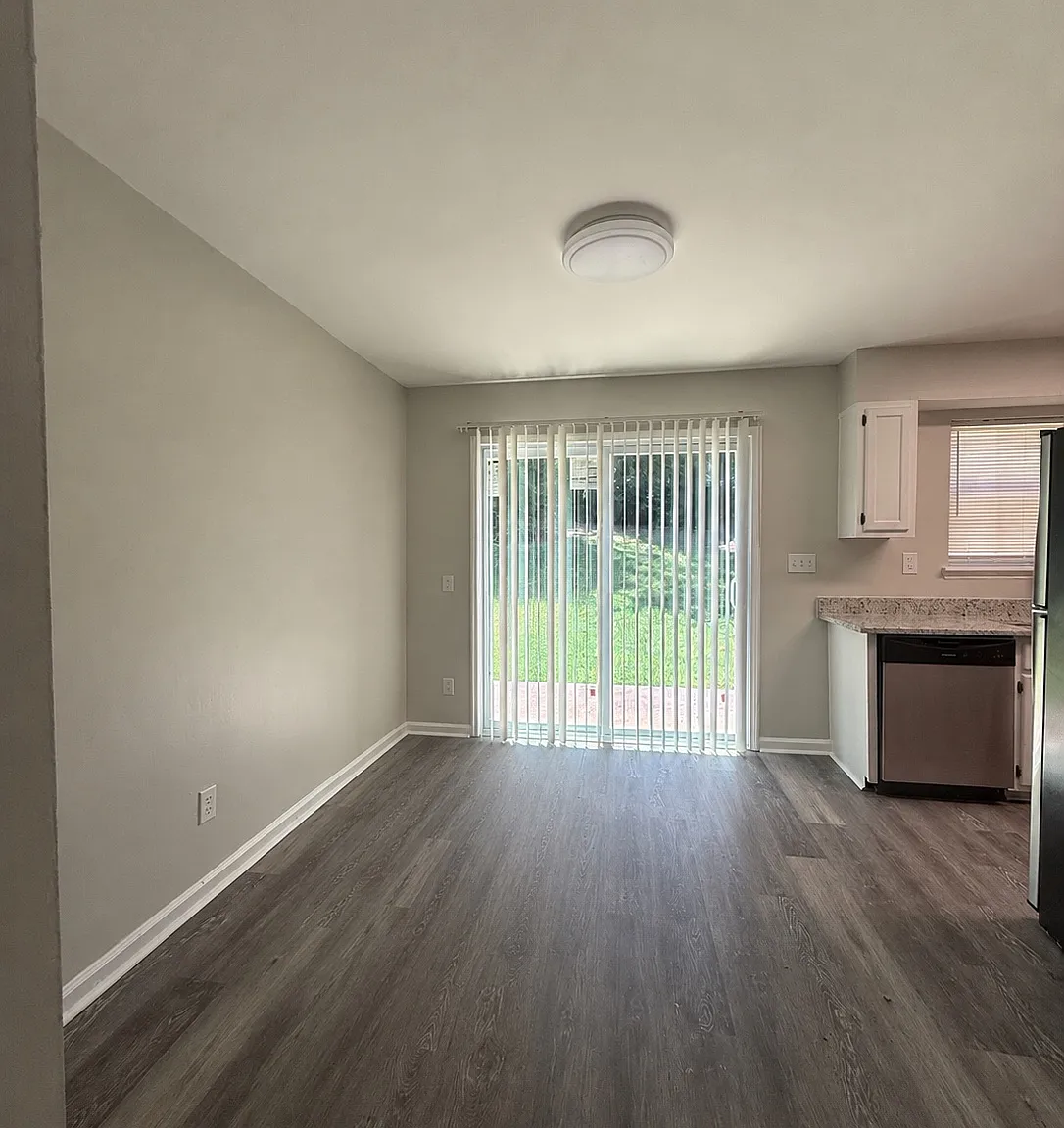 3 bed, 2.5 bath, 1426 sqft, $1,795 — Photo 4