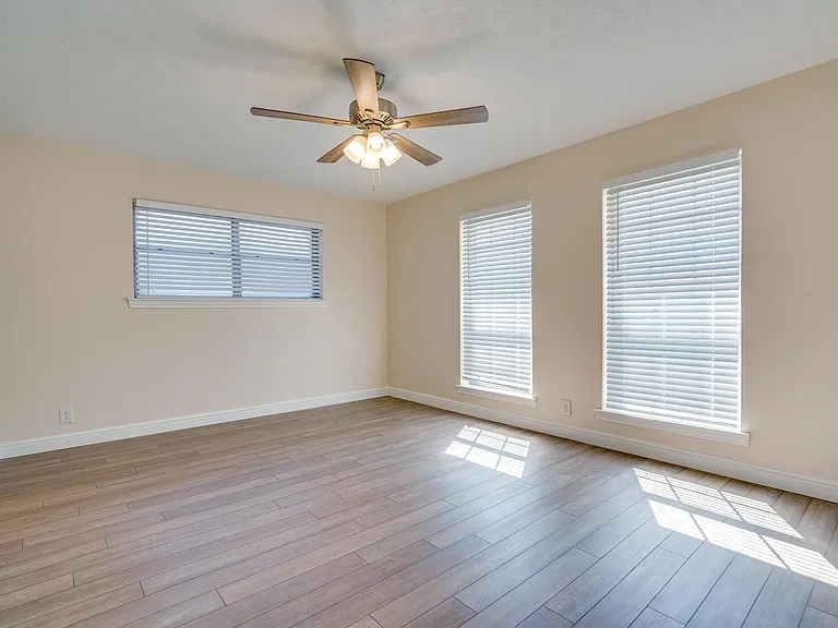 1619 Chisolm Trl — Photo 18
