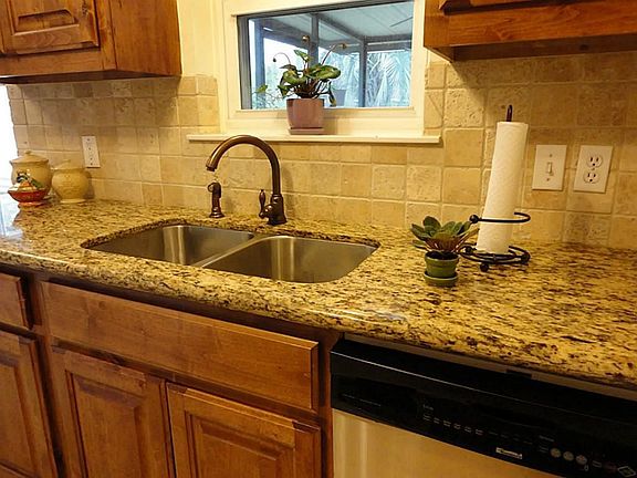 2nd image of 1705 Capri Ln