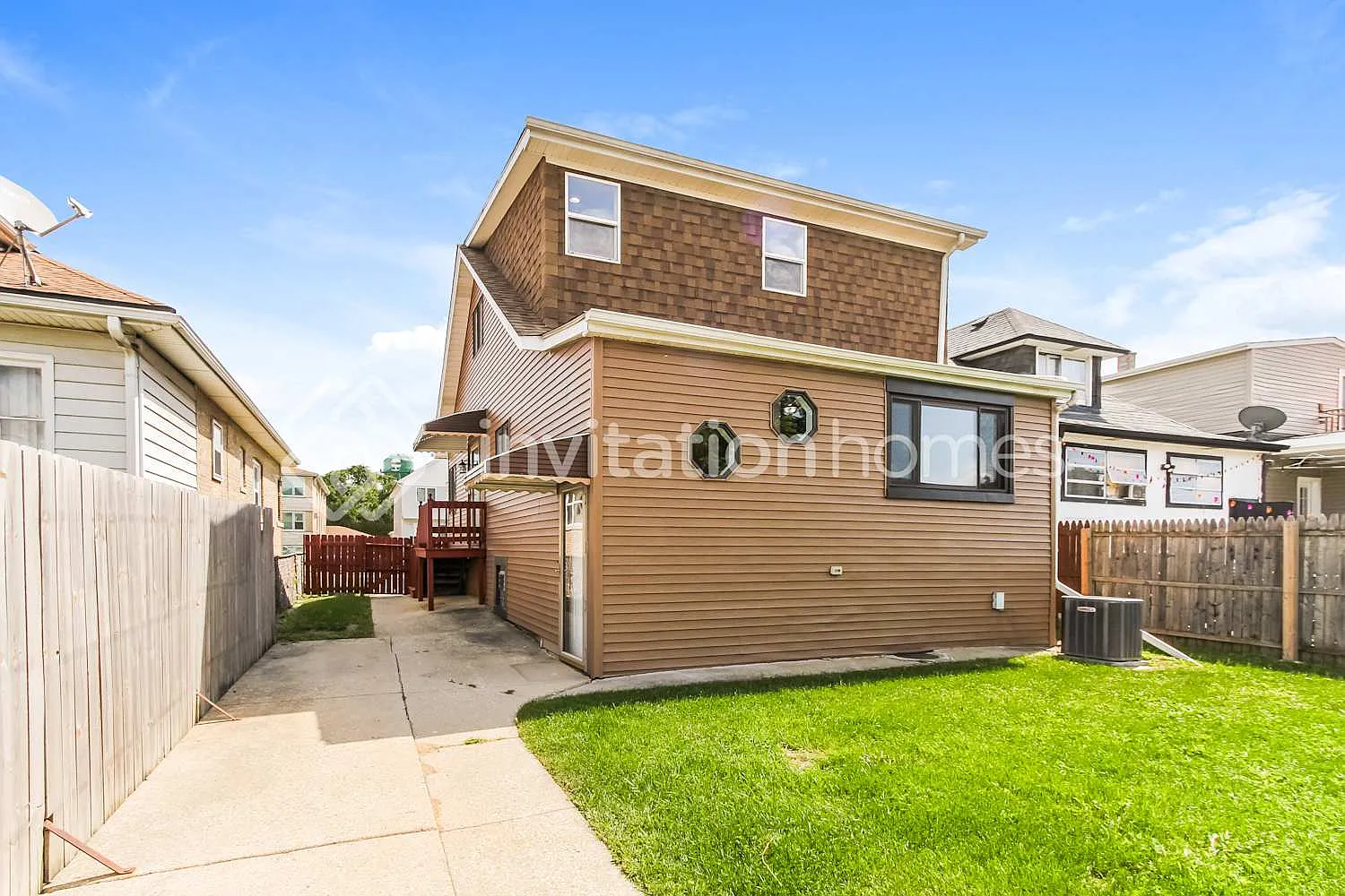 2418 N 75th Ct Elmwood Park, IL 60707 — Photo 1