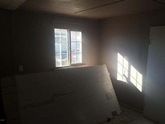 5th image of 317 W Kennedy Ave