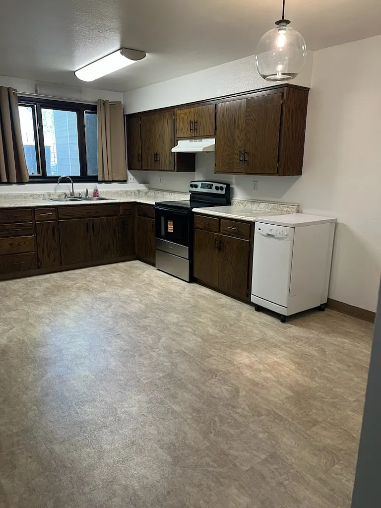 3 bed, 1000 sqft, $1,095 — Photo 1