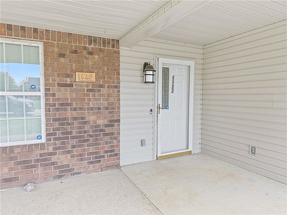 4th image of 1122 Green St