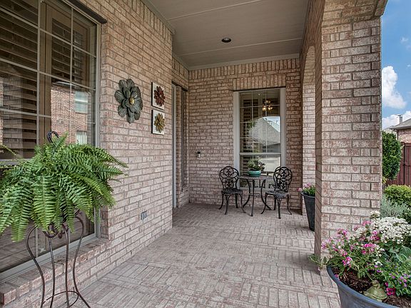 4th image of 7704 Willowbend Dr