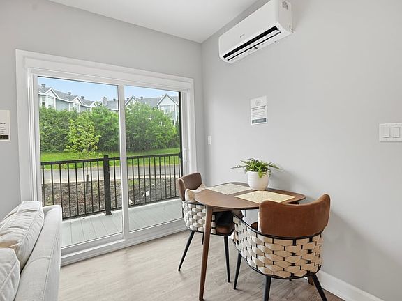 4th image of 2396 Cleroux Cres #113