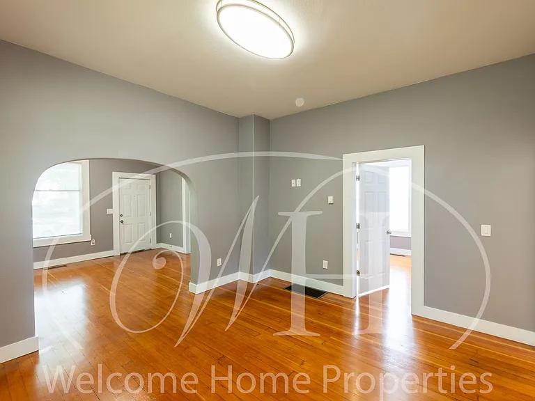 427 E Cherry St — Photo 4