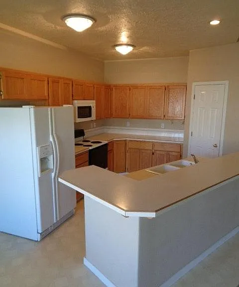 12036 W Patrina Dr — Photo 10
