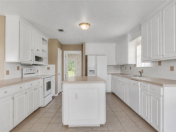 4th image of 4074 Bucksnort Rd