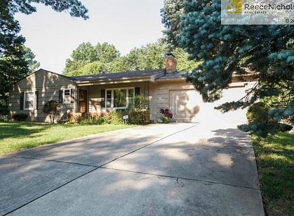 2nd image of 4418 Carlisle Ave