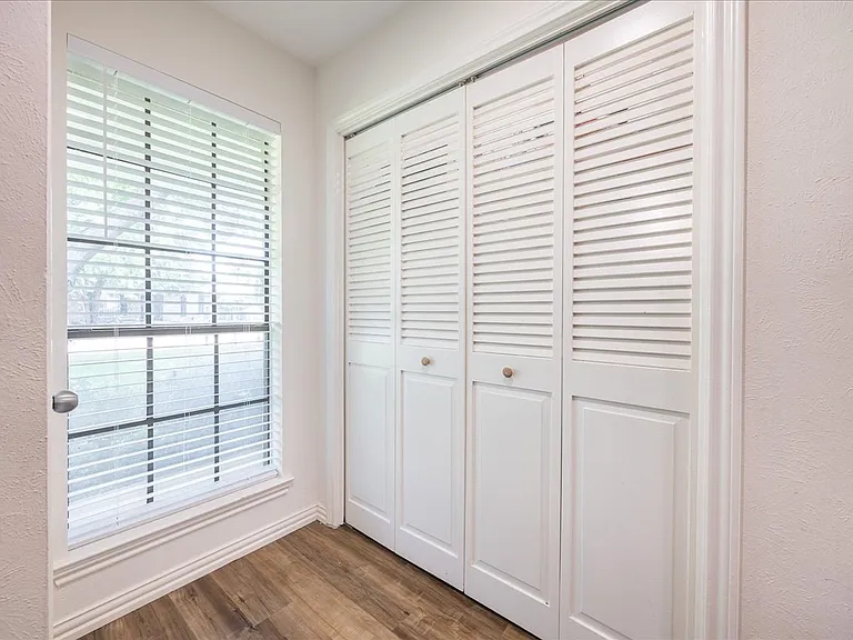 1405 Ivywood Dr — Photo 2