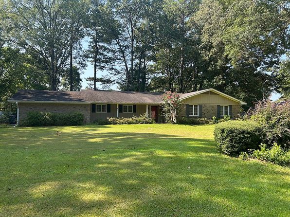 812 Pine Ridge Dr