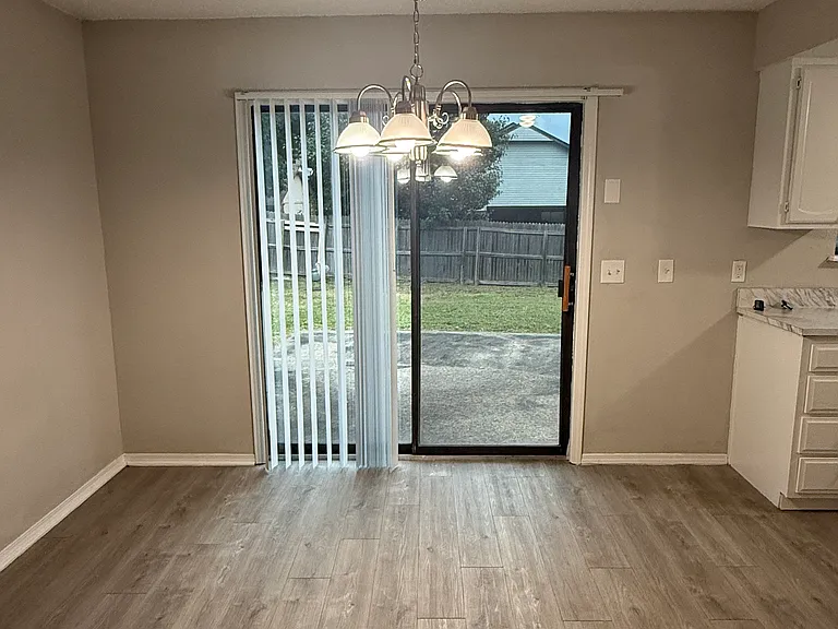 1110 W Birmingham Pl — Photo 8