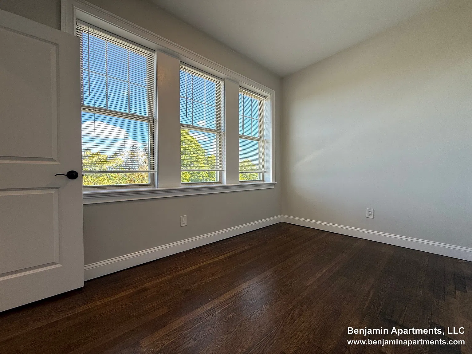 2 bed, 950 sqft, $3,195 — Photo 4