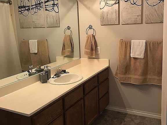 Upstairs Master Bath 
