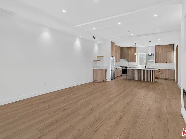 150 N Carondelet St — Photo 8