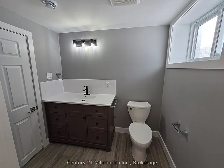 398 Kingsway St E #2 — Photo 15