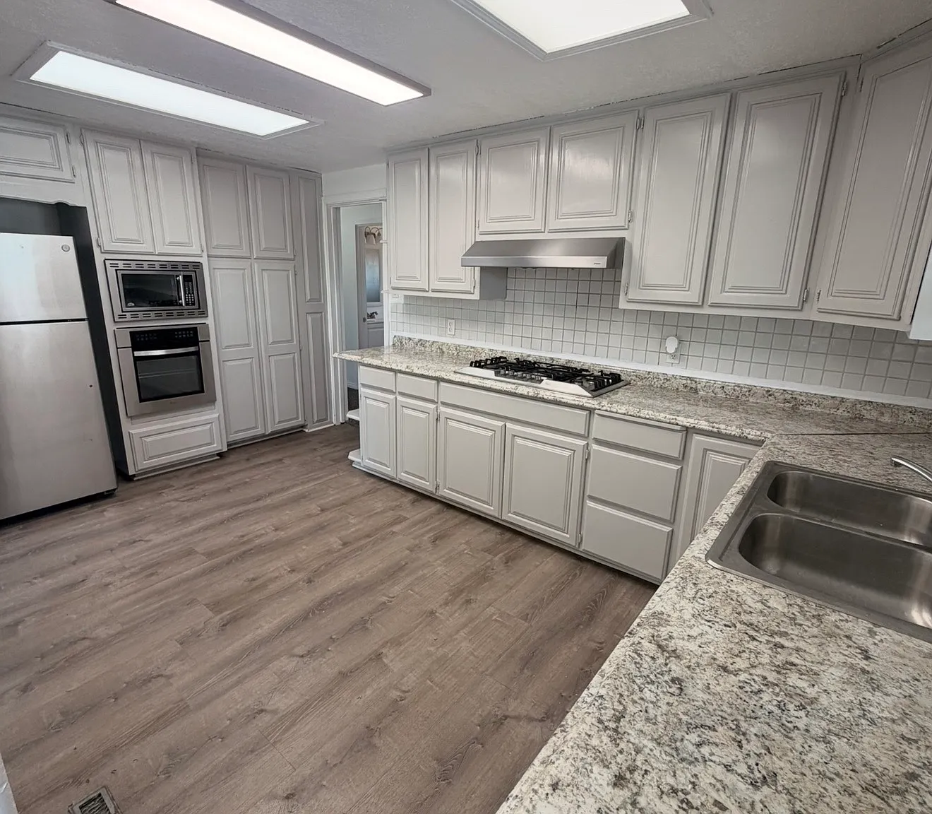 3 bed, 1404 sqft, $2,000 — Photo 2