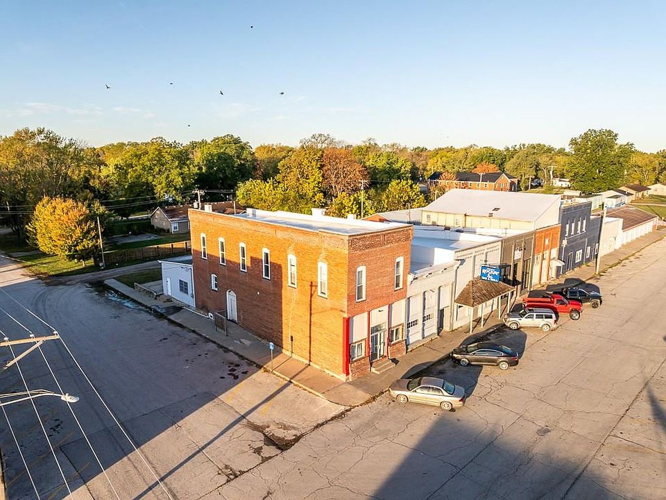 1st image of 221 Main St