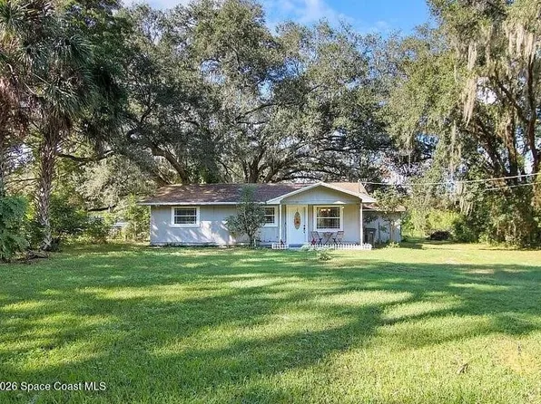2626 De Montmollin Rd, Plant City, FL 33565