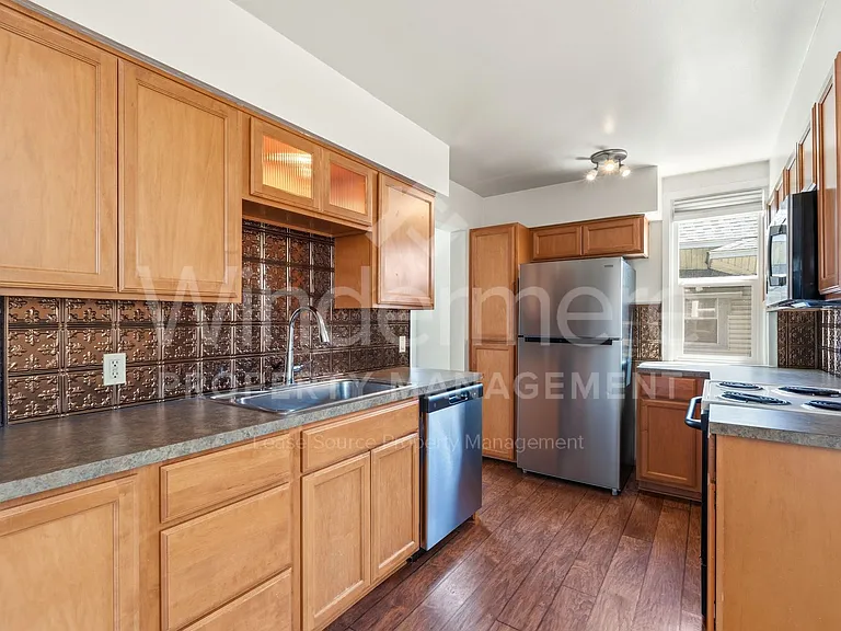 914 E Indiana Ave — Photo 14