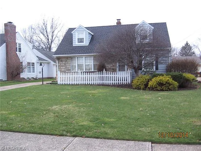 256 E 280th St photo 1