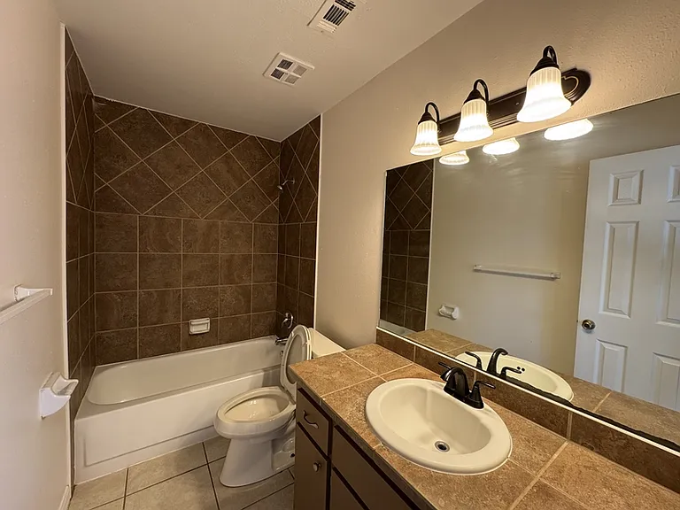515 Pigeon Cir — Photo 12