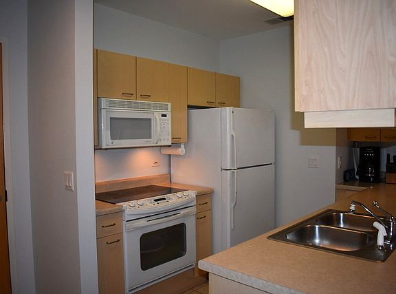 4th image of 1224 Chicago Ave APT 205